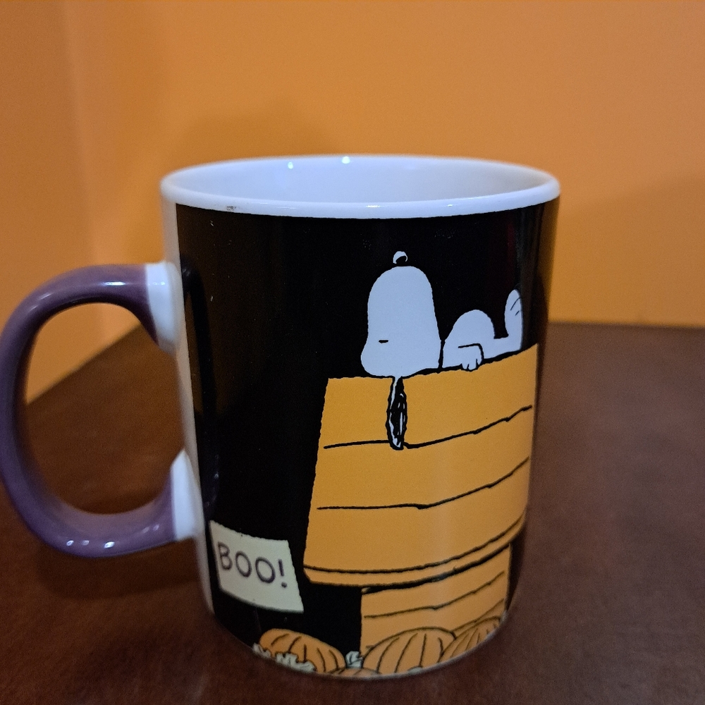 Peanuts "Snoopy" Collector's Mug